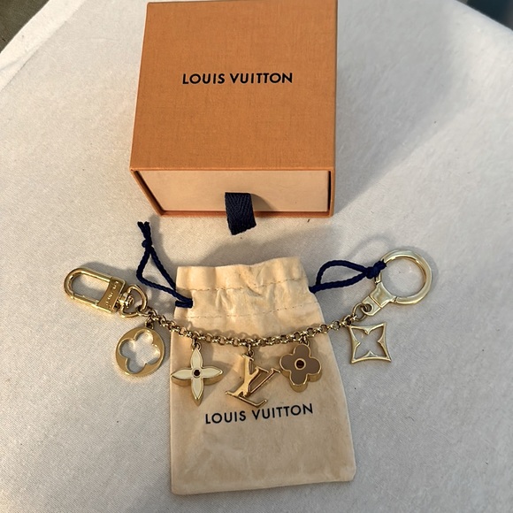 Louis Vuitton Accessories Louis Vuitton Key Rings Fleur De Monogram